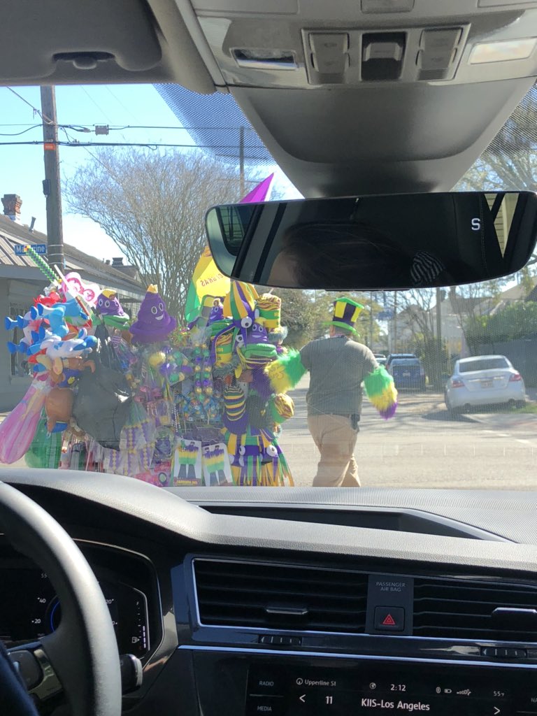 Itsandre28's tweet photo. It’s Partyyyyy gras season #MardiGras2020 #Nola https://t.co/yyY5BSiSzj