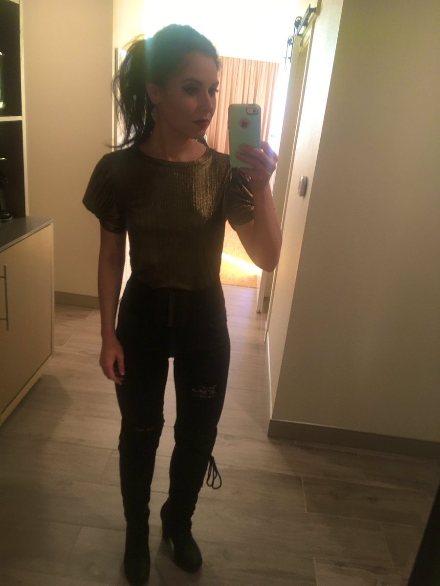 ACJonesMusic's tweet photo. Outfit of the day for the last day of CRS!
Got that top at 75% off ๐๐ผ canโt describe how happy that made me ๐
#iloveasale #clearancerack #score #outfitoftheday https://t.co/QTTZmfEzy7