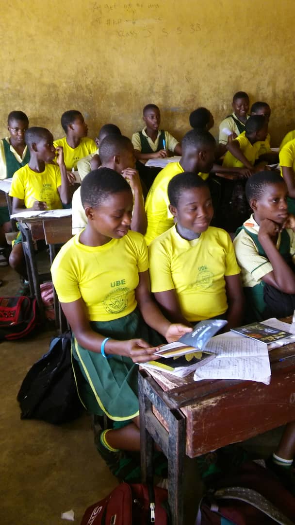 Templebrightn's tweet photo. They were educated...
They got to know the 30 fundamental human rights for the first time...
And a human right tree was planted at Army secondary school, Bori camp Port Harcourt. Rivers state.
#Nigeriaarmy
#volunteer
#climentchange
#onemanonetree https://t.co/w1o5sJYCEZ