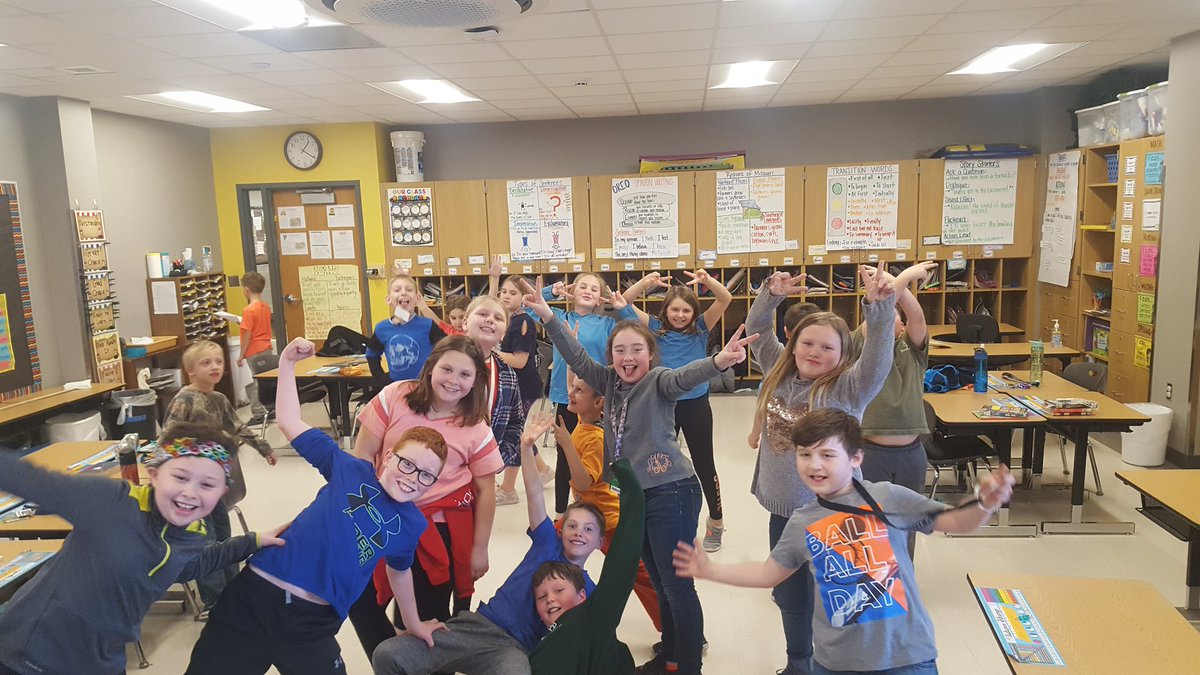 hrobinsonD32's tweet image. Our class earned a dance party this afternoon for meeting our behavior goal this week! #pesd32 #FunFriday