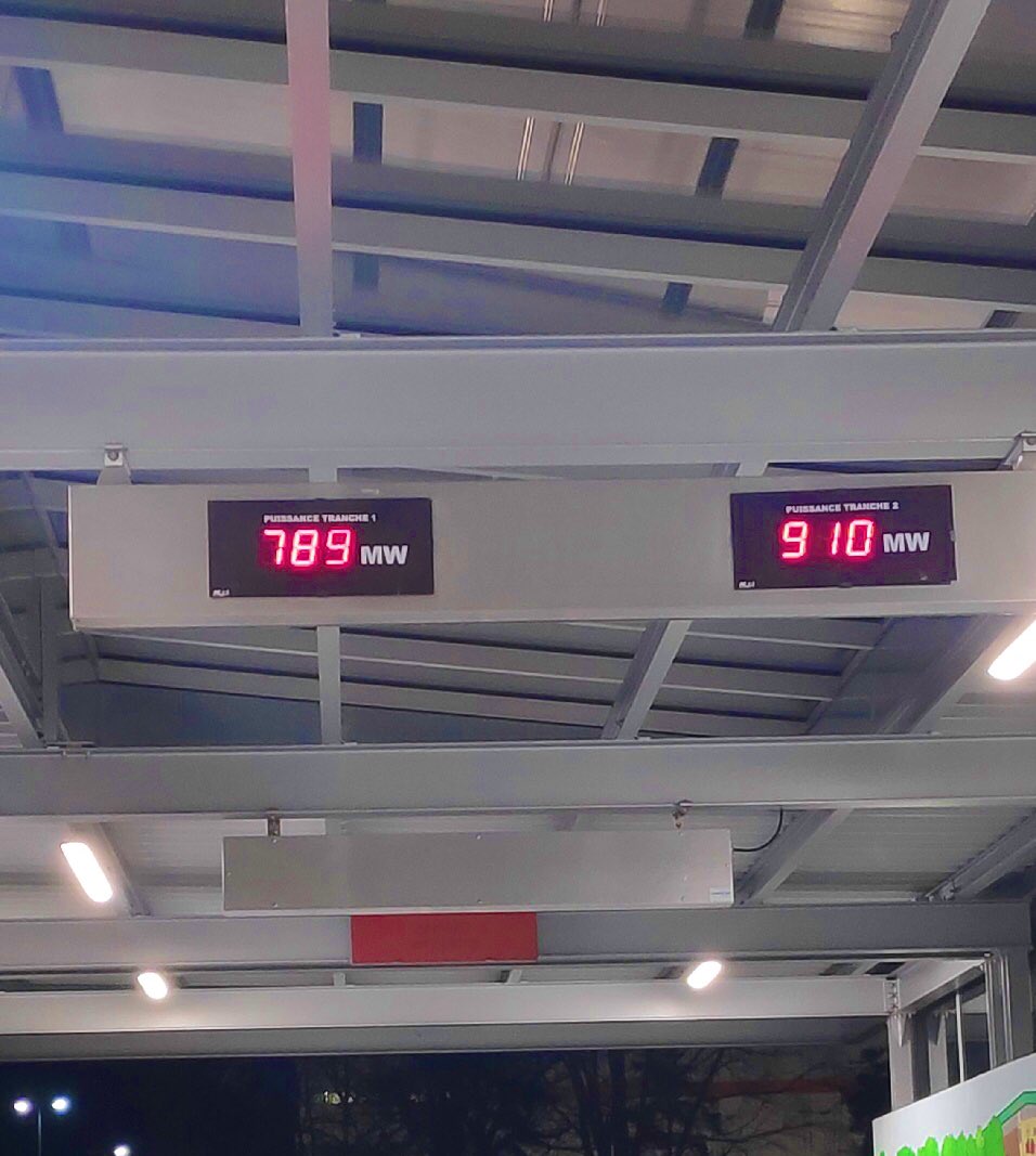 ConstruirAvenir's tweet image. 🔴 Devant nous, le réacteur n°1 de la centrale nucléaire de #Fessenheim s&apos;éteint. La science est piétinée au profit d&apos;une idéologie malhonnête, criminelle et climaticide. Le tout applaudi par ceux qui se prétendent &quot;écologistes&quot;. Quel échec. #JeSuisFessenheim

📸 @CGT_Fessenheim