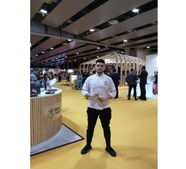 #AlumnosIAG Hoy Agustín Virgilio - Agustín está cursando la Licenciatura en Gastronomía. En la mitad de su tercer año el afán por hacer experiencia y probarse en una cocina de otro país lo llevó a España, a la región de Cantabria. Esta es su historia…bit.ly/39URlHo