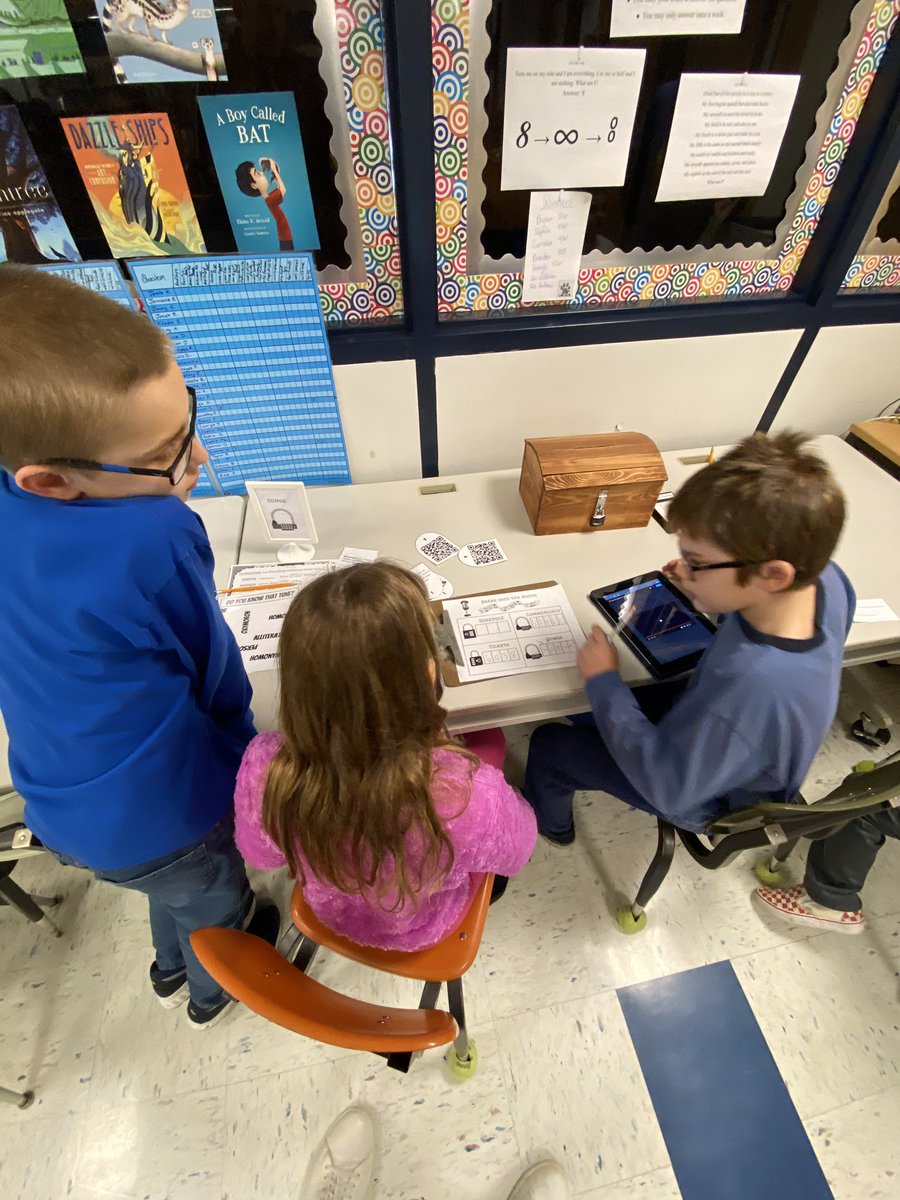 LincWildcats's tweet photo. 4th graders working hard on a figurative language break out! https://t.co/5sZT3bx7PP