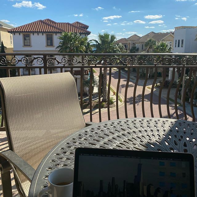 FarrahRochon's tweet photo. It has warmed up enough for me to comfortably write outside. This is what I’ve been waiting for all day. #writingretreat #writeallthewords #destindivas2020 https://t.co/EGrfIurQHo https://t.co/QVPmCQEULd