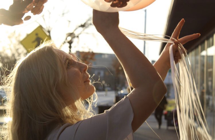 sweetsvet_13's tweet photo. Some behind the scenes of my birthday photo shoot 😂💕 that wind and balloons did not like each other... https://t.co/htEjvIXujC