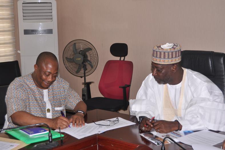 WaterAidNigeria's tweet photo. The Federal Government and the @ihedelft Institute for Water Education have signed a Memorandum of Understanding to support Nigeria's National Action Plan for the revitalisation of its water, sanitation and hygiene sector. https://t.co/R68uBy2iho
