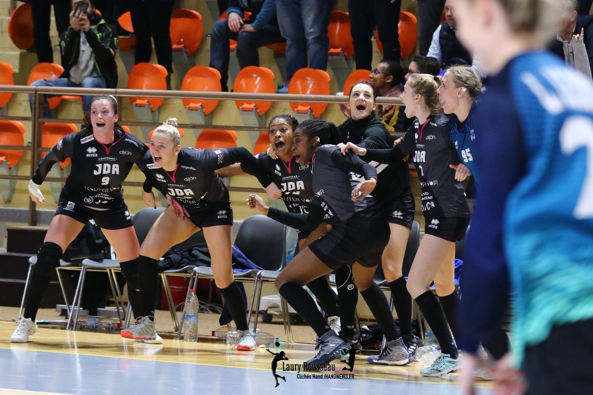 Clichés Hand tweet media