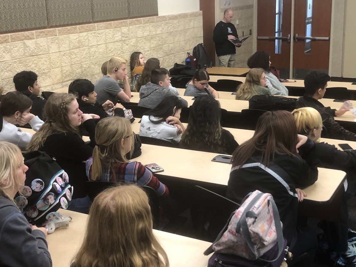 MrAWilliams05's tweet photo. It’s a packed house!! #BHMP #StudentLedLessons #CultralCompetence #engaging #CantHealWhatYouDontReveal “a” or “er” NEITHER!! #GrowingTogether https://t.co/DZYnnphtQO