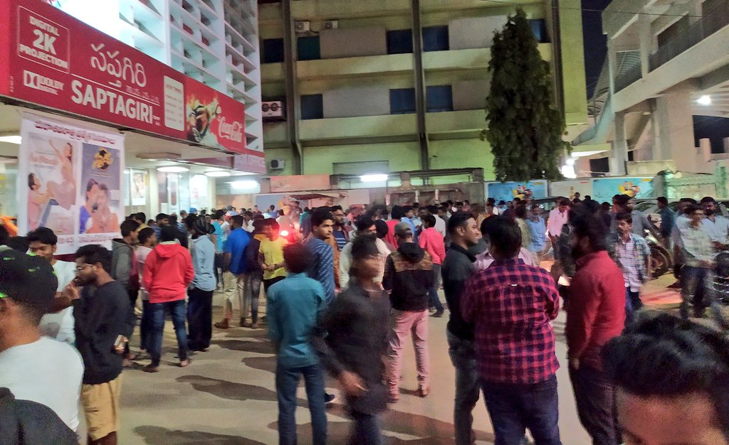 Santhosh_777's tweet photo. Huge crowd at Saptagiri theatre, Rtc Cross Roads ๐ฅ๐ฅ
#Sarrainodu #AAMass
@BoyapatiSrinu @MusicThaman
@Varun43478562 @Ikunasanyasirao @SKNonline https://t.co/xcJbmbpQ8m