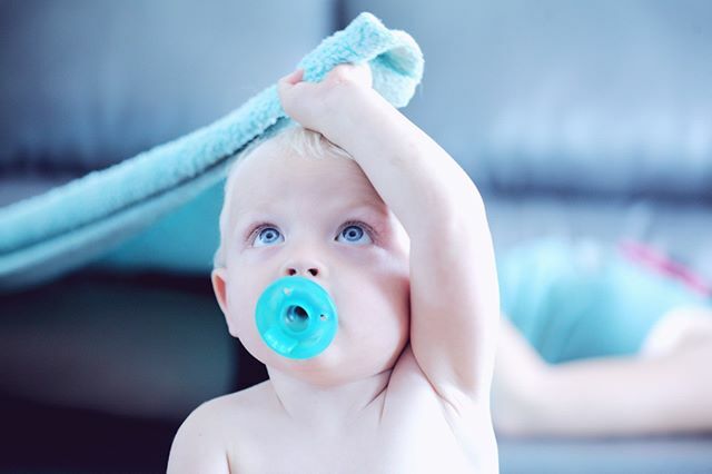 SeasideSleep's tweet photo. Pacifiers. Both of my kids loved their pacifiers. It's a great way for them to soothe.  BUT...it can interfere with sleep for both baby and parents.  We often find ourselves having to go in throughout the night to pop the pacifier back in.  This is where we get in trouble. W… https://t.co/6KKZTSeBmI