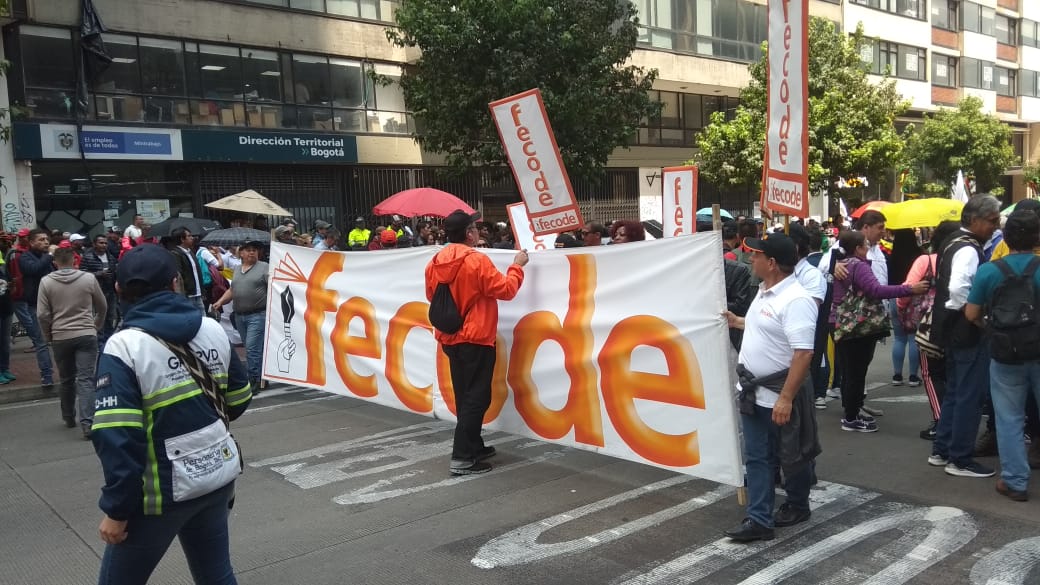 personeriabta's tweet photo. Hoy el grupo GAEPVD de la Personería de Bogotá acompañó como garantes de derechos, las movilizaciones de maestros convocadas por @fecode, que finalizaron en la Plaza de Bolívar y terminaron sin contratiempo. https://t.co/ZR9qjheK8m
