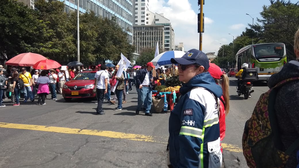 personeriabta's tweet photo. Hoy el grupo GAEPVD de la Personería de Bogotá acompañó como garantes de derechos, las movilizaciones de maestros convocadas por @fecode, que finalizaron en la Plaza de Bolívar y terminaron sin contratiempo. https://t.co/ZR9qjheK8m