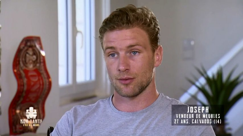 WarzazatXXL's tweet photo. -Alors moi je sais faire le feu, mais je sais pas faire avec les bambous, il me faut un briquet et du gaz #KohLanta https://t.co/V9lmfdNcaW