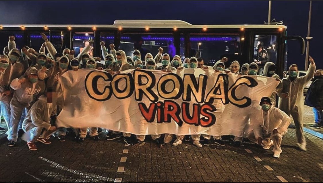 Supporters Almere City FC zorgen voor ophef door spotten met Corona-virus