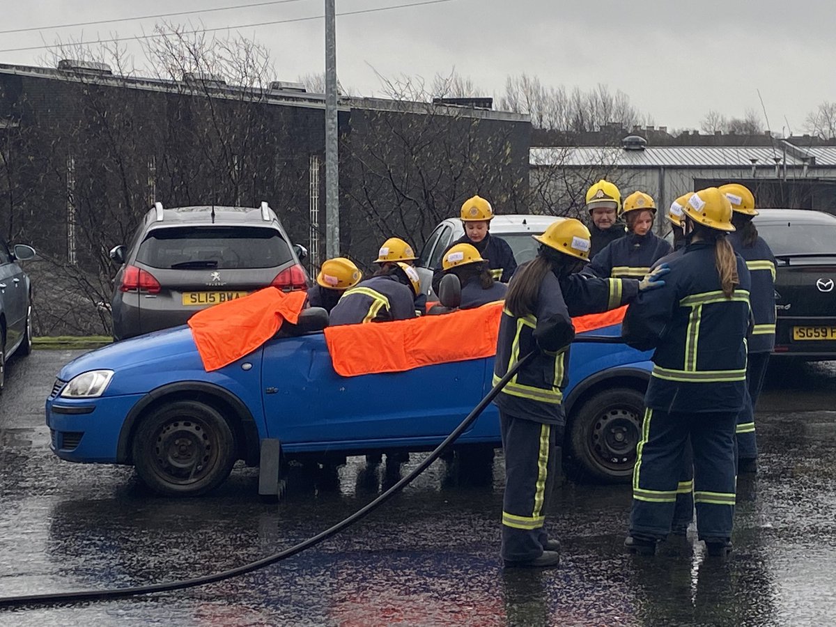 MissYoung_PE's tweet photo. Some more pics form the fabulous graduation at @fire_scot . Proud of these girls working hard all week in such miserable temperatures 👩🏼🚒🔥🔥 #firereach #employability @braidhurst https://t.co/7f8buFIjBd