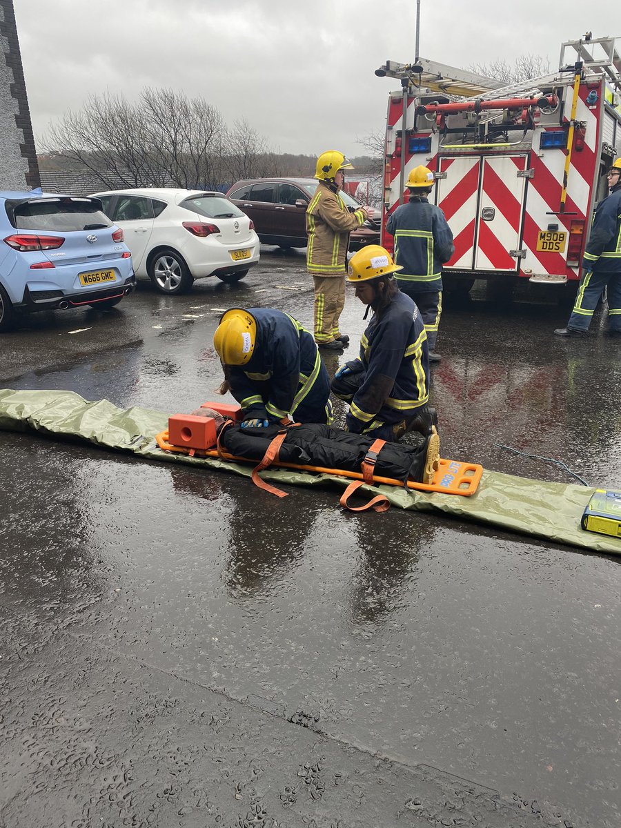 MissYoung_PE's tweet photo. Some more pics form the fabulous graduation at @fire_scot . Proud of these girls working hard all week in such miserable temperatures 👩🏼🚒🔥🔥 #firereach #employability @braidhurst https://t.co/7f8buFIjBd