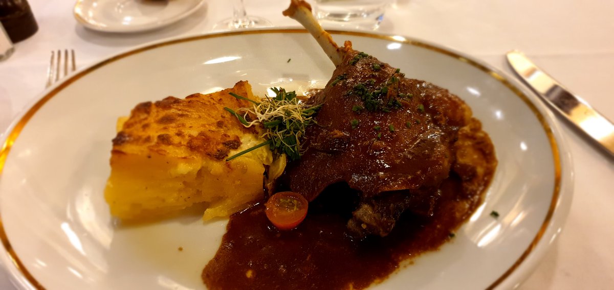 Frederika_R's tweet photo. After a job well done, I treated myself tonight. Comedy theatre and a sumptuous dinner in stunning surroundings 

#parisfrance #paris #parisfoodguide🗼 #parisfoodguide #eatinparis #pariseating #parisdining https://t.co/WkajhWjxEa