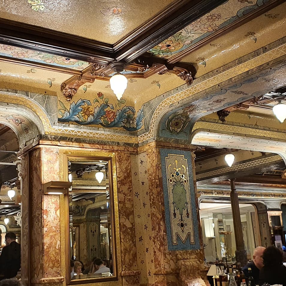 Frederika_R's tweet photo. After a job well done, I treated myself tonight. Comedy theatre and a sumptuous dinner in stunning surroundings 

#parisfrance #paris #parisfoodguide🗼 #parisfoodguide #eatinparis #pariseating #parisdining https://t.co/WkajhWjxEa