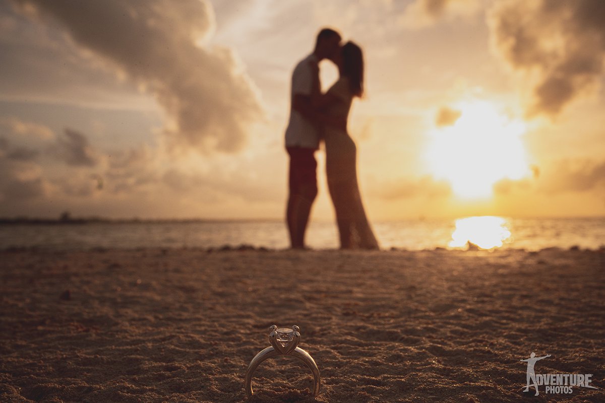 AdventurePhot's tweet image. I don't need the whole world to love me, just you. ❤️🌴📷💍
Live the experience of a romantic professional #photosession.
Book online 👉 bit.ly/2JaMeJa
#IslaBlanca #ProfessionalPhotographer #Inspiredbyyou