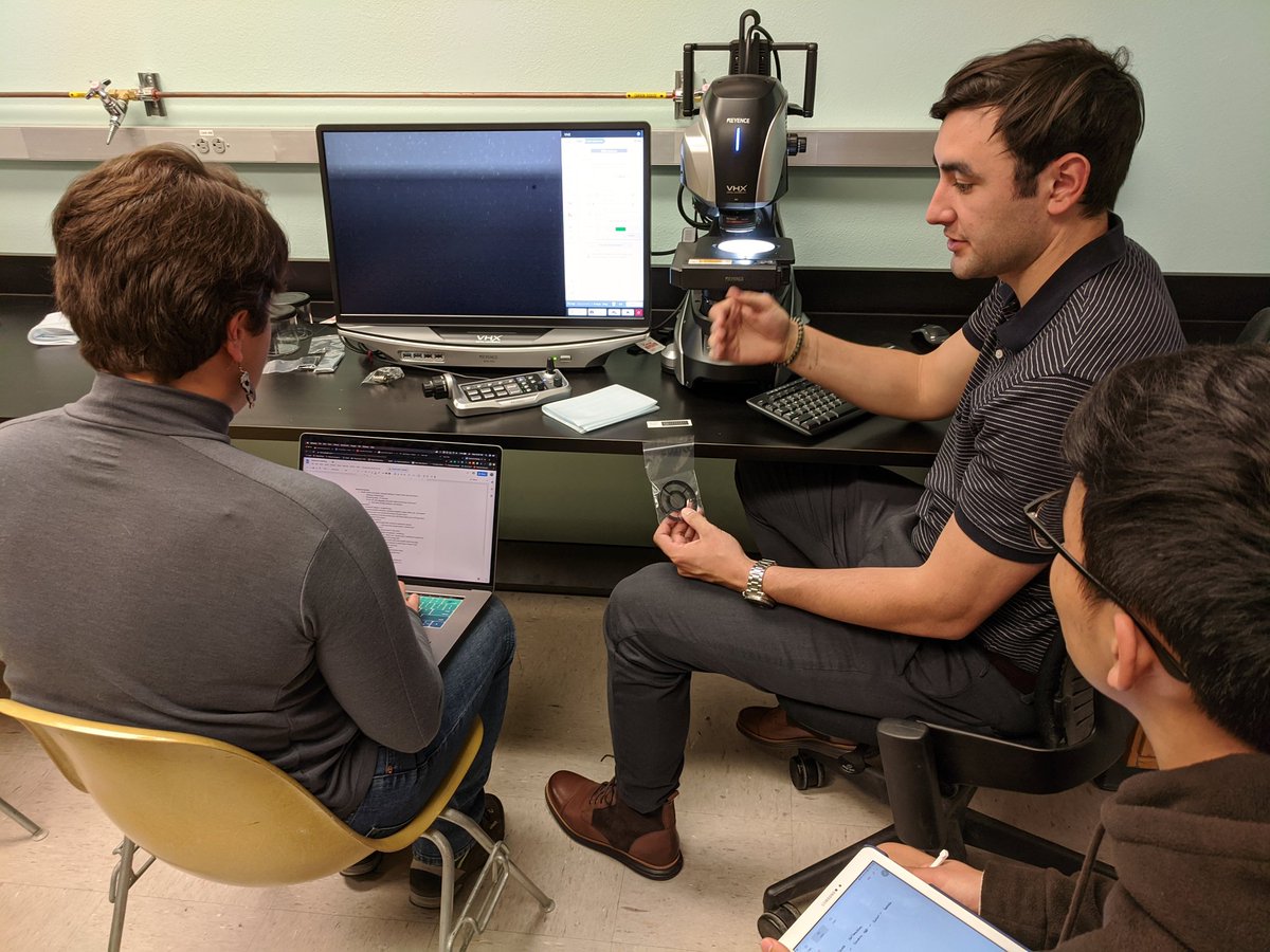 bfi_PEN_IMLS's tweet photo. For #FossilFriday our newest Team Resin member CW (lower right) getting trained on the Keyence VHX 7000 digital microscope! New images of our #fossil Chiapas #insects coming soon! @ucmpberkeley @US_IMLS @FossilInsectTCN https://t.co/UV1MqLLIuf