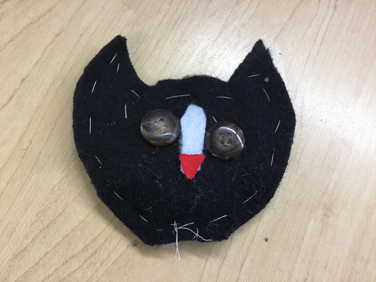 artwarriors1's tweet photo. Berry 5th and 6th graders are showing their perseverance in the fibers studio! #tabclassroom #berryartstudio #engageandpersist #Explore_BIS @BIS_principal @MrsMartin_BIS https://t.co/gevd9y8WXi