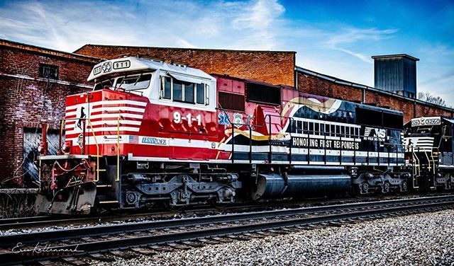 Norfolk Southern 911 locomotive in Greeneville, TN
From <a href="/eric/">Eric Anderson</a>.kaltenmark #bomberodesigns ・・・______________________📷⛑📷_______________________

#feuerwehrmagazin #savinglives #bomberodesigns  #bomberos  #brandweer  #brotherhood  #feuerwehr #fightfi… ift.tt/2HM8Z44