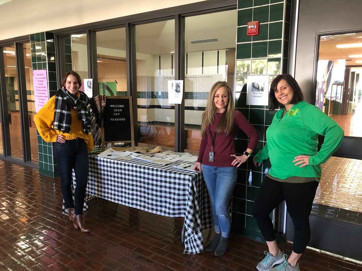 ColemanPTSO's tweet photo. What a great day at Coleman! Thank you to all of the volunteers who helped spread the LOVE of READING through WISD this morning! https://t.co/ZgrRBEfpFi