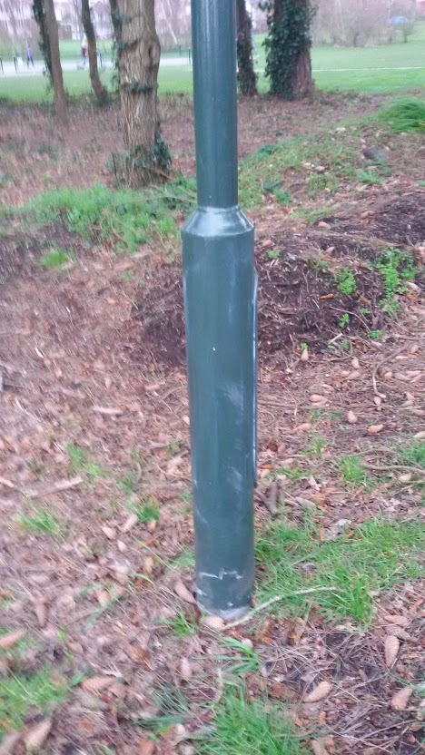 MsJEdwards1's tweet photo. I have been out removing graffiti in Redhill Park! https://t.co/BygiYrucd2