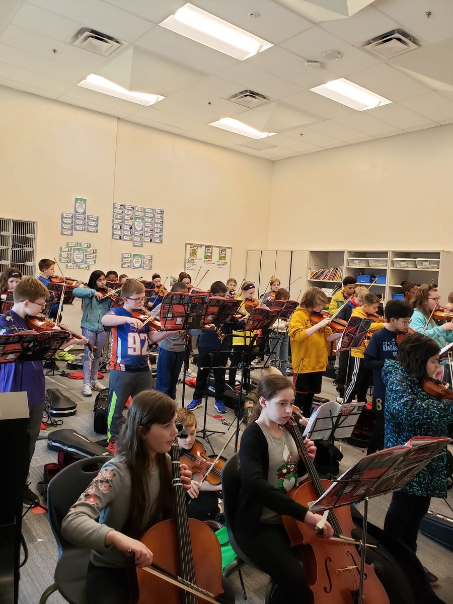 TeacherTuwei's tweet photo. A fire drill took place during the first Strings class today. 5th gr Ts were gracious enough to allow those Ss to stay for the second class! Impromptu combined rehearsals are awesome the week prior to a concert! @nv_panthers @NKCInstMus #StrongerTogether #nkcstrings https://t.co/kLipn0zxFf