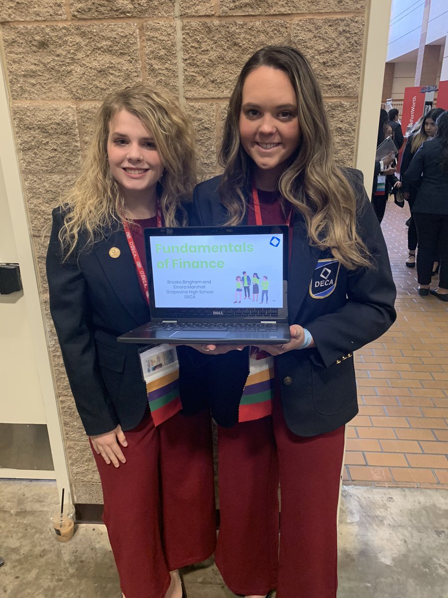 Grapevine_DECA's tweet photo. Last State presentations for these seniors. Bittersweet to see them move on to bigger things, but we are so proud of the work they have done for our chapter over the years! #ghsunity #gcisdcte #seniorspotlight https://t.co/kj5bTQ73z1