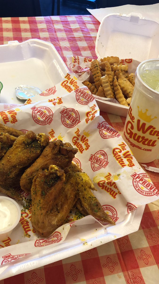 RozayeRo's tweet photo. 🥴🥴🔥🔥#WingGuru #Memphis https://t.co/aA818Z3JbV