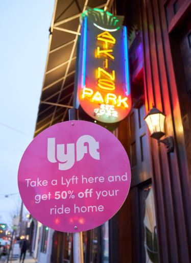 It's Friday at Atkins Park! Drinks are flowing and spirits are high. 🍻🍹🍸 Take a Lyft to come see us tonight! Show the folks behind the bar your ride receipt, and get a code for 50% off your ride home! Check out this link for more deets.

ow.ly/EOXo50yst99