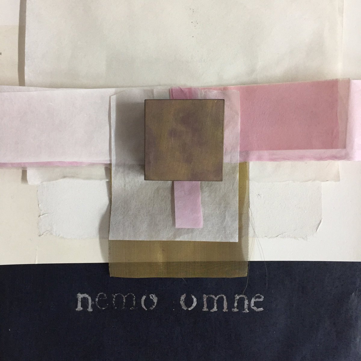 augustegarufi's tweet photo. in the equivalence of emptiness
when this exists that arises @augustegarufi 
#nemoomne #dianeglaoua #theclassytime #paper #book 
#handmadepaper #poetry 
#handdyedindigo #wirecloth #silverleaf #art #un75 #brooklynnewyork 
#composingnewwork #globalcitizen 
#sharing #community https://t.co/3nKlPraaef