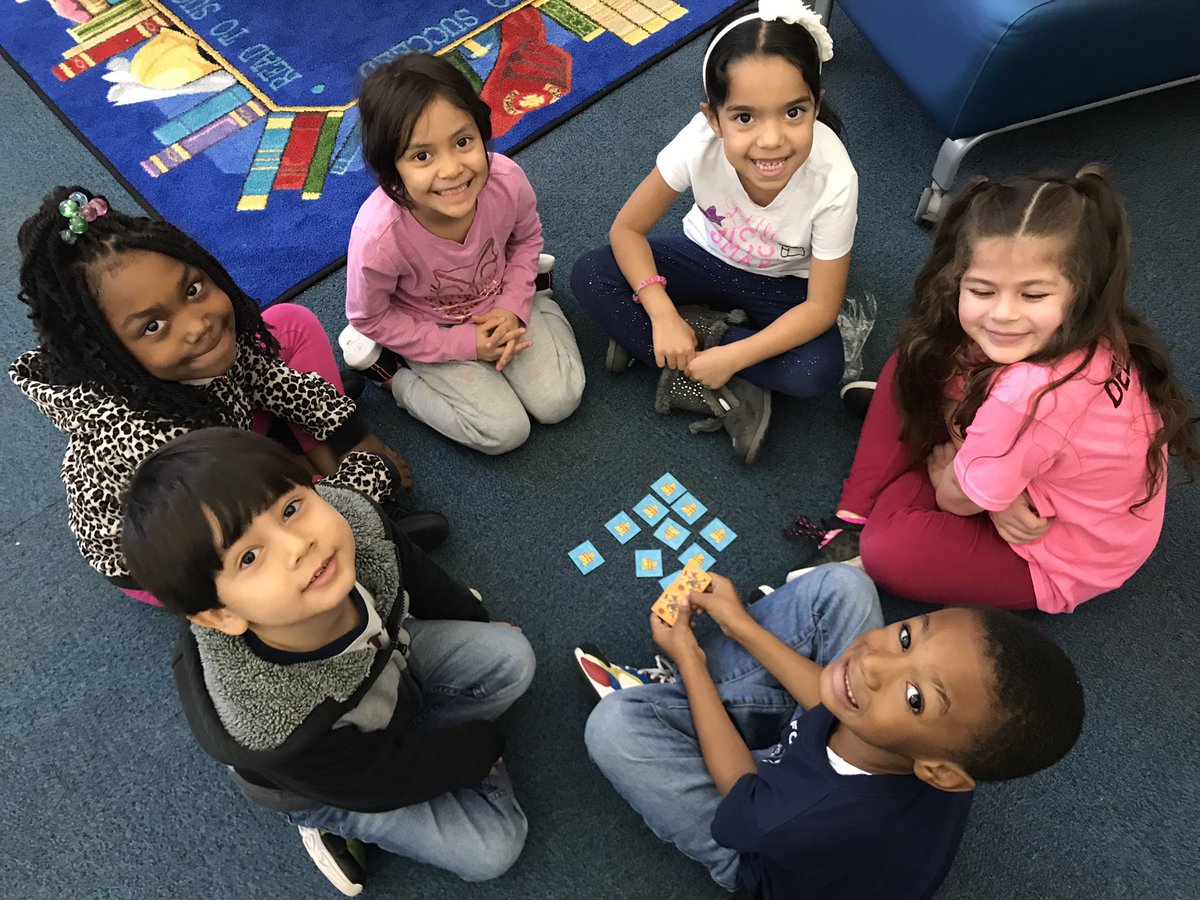 LibraryTx's tweet image. Great job Bryant Kindergarten classes this week in the library with working on team work and memorization!! @bryant_ele @aisdlibsrv