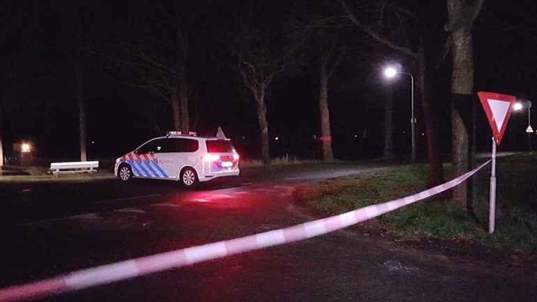 Politieactie in Hollandscheveld, twee mannen aangehouden: De politie heeft vanavond aan de Meerboomweg in Hollandscheveld twee mannen aangehouden in verband met een bedreiging met een vuurwapen. Het vuurwapen en een mes zijn in beslag genomen, meldt de.....