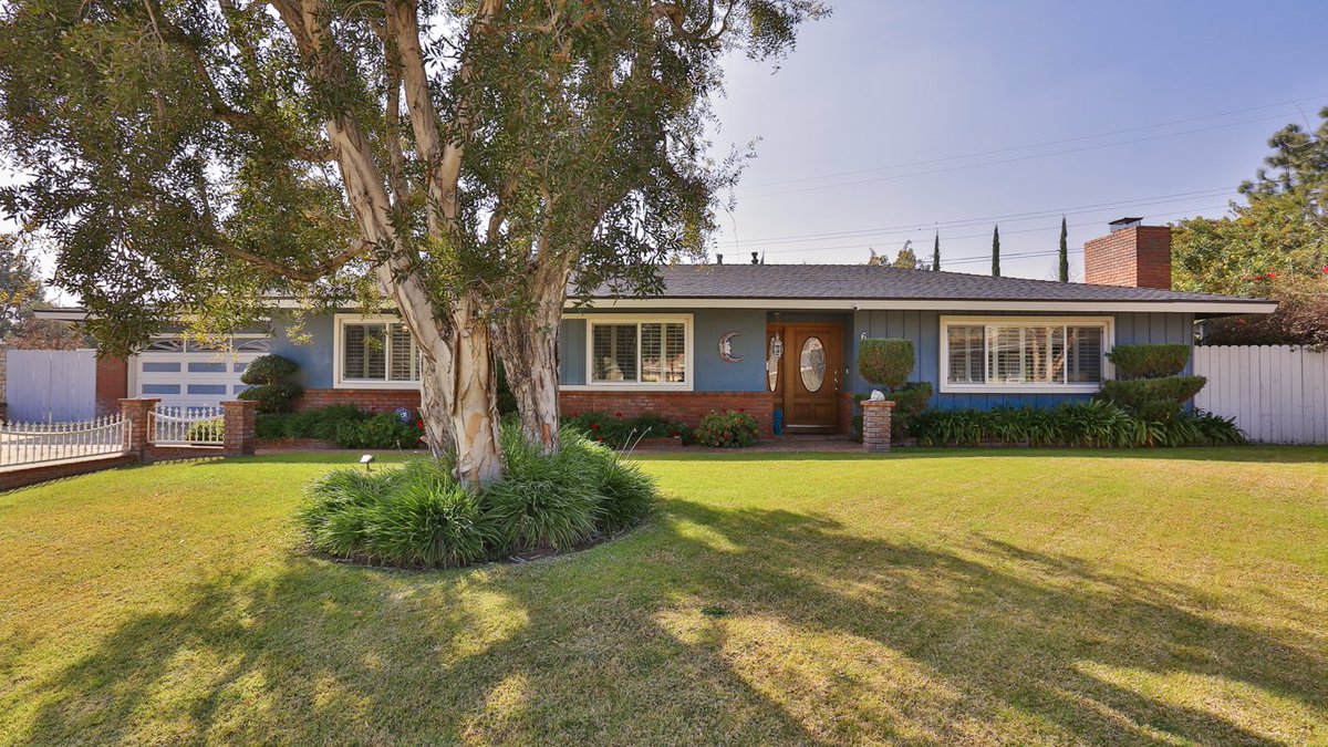 DKREteam's tweet photo. 620 CRESTGLEN RD | #justlisted this amazing home with incredible #backyard #oasis in upper #Glendora. First #openhouse is Sunday 2-4pm! 🎈 #hotproperty #swimmingpool https://t.co/En5X8WeHiL https://t.co/3ue8p6yyco