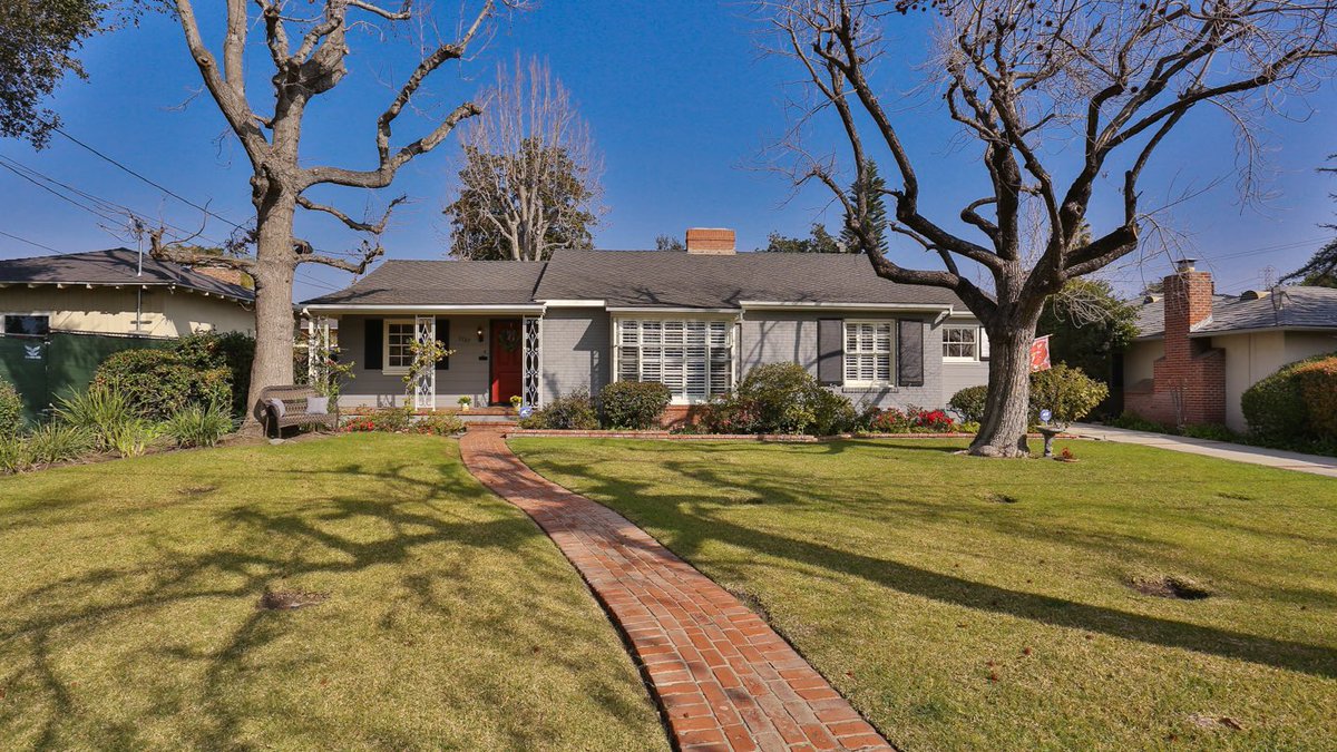 DKREteam's tweet photo. 3187 ORLANDO RD | #justlisted this incredible home in Pasadena! First #openhouses are Sat &amp; Sun 3-5pm! 🎈 #hotproperty #design #backyard https://t.co/l6WNu5l787 https://t.co/l4UAyrtEmc