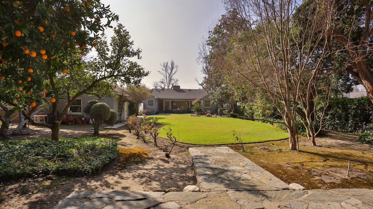 DKREteam's tweet photo. 3187 ORLANDO RD | #justlisted this incredible home in Pasadena! First #openhouses are Sat &amp; Sun 3-5pm! 🎈 #hotproperty #design #backyard https://t.co/l6WNu5l787 https://t.co/l4UAyrtEmc