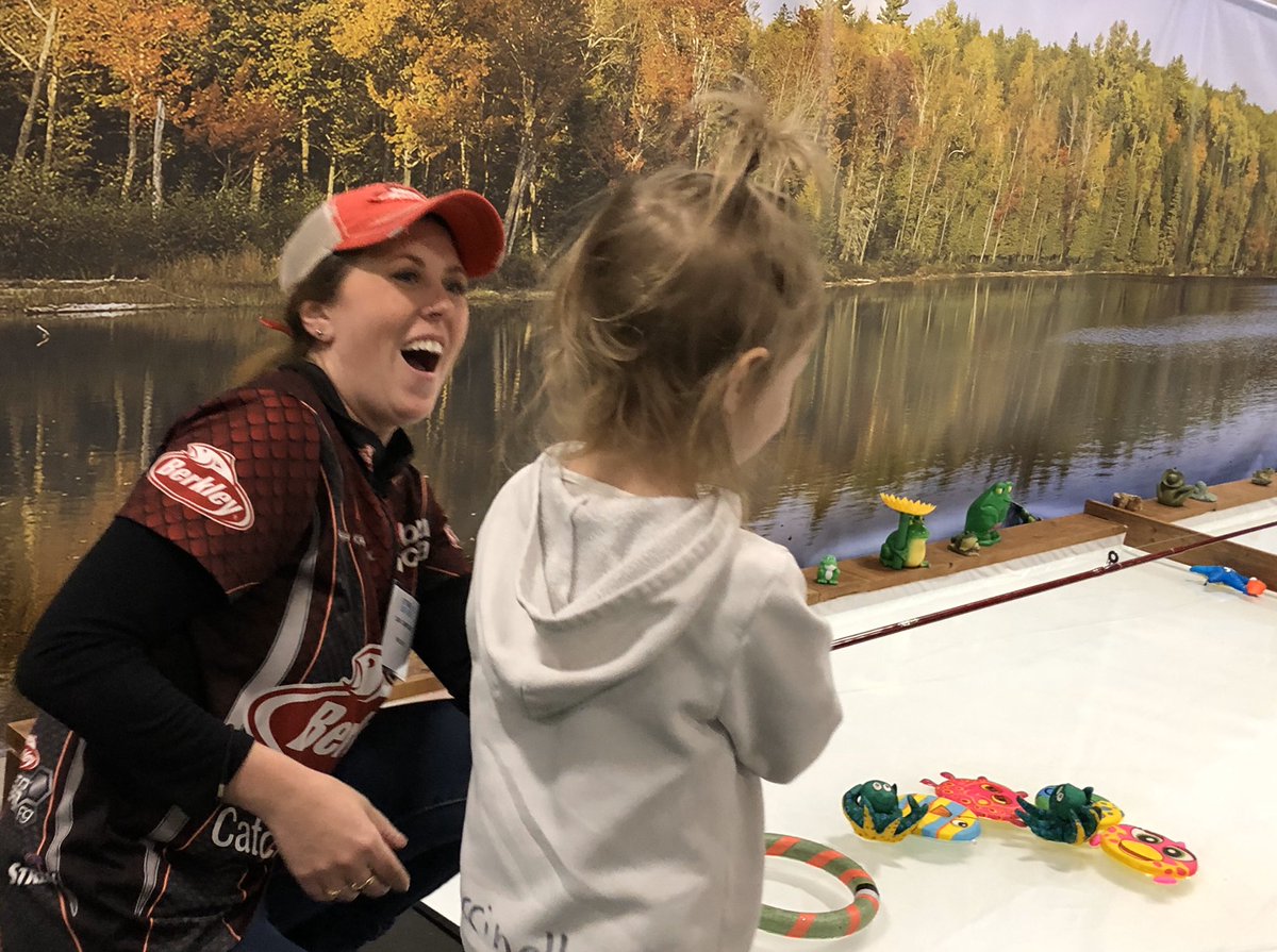 FishHardDave's tweet photo. A picture speaks a thousand words! Not really sure who’s more excited about hitting the target at the Kids’ Casting Pond, @carmichael01 or the little girl! #FishingIsForEveryone #TheJoyOfFishing #TheOttawaBoatShow https://t.co/lsv6cqO5Hz