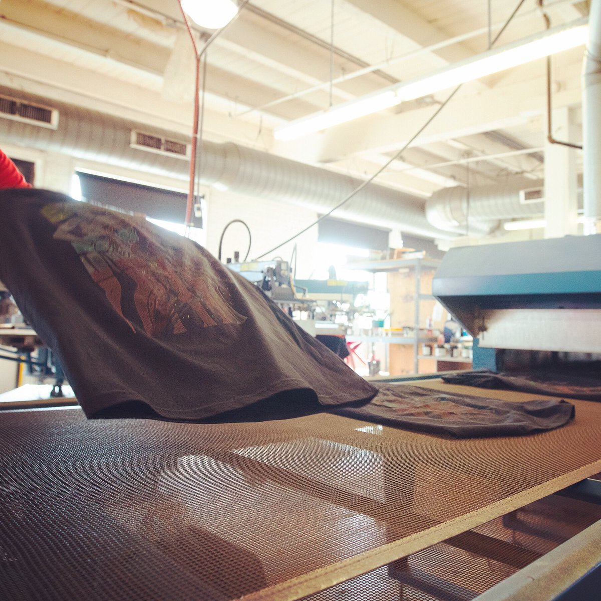 VSPChicago's tweet photo. 📈 Are your ready to take your brand to the next level? Give us a call to learn more about how we can be your merchandise solution!

💻: https://t.co/EUZjVY0eQz
📧: info@shirts-now.com
📞: 312-666-8661 https://t.co/SQaKDvn7Hm