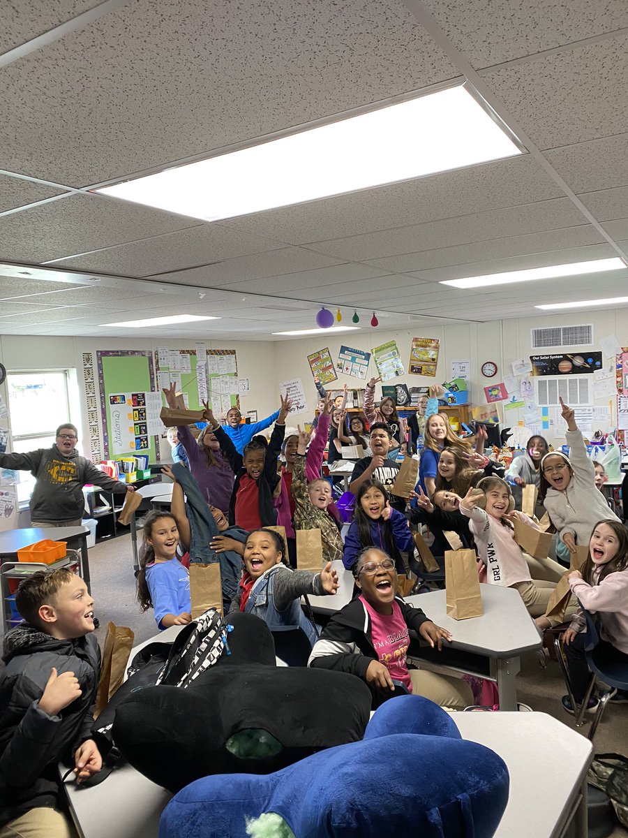 kingsteacher1's tweet photo. This is how 4th grade celebrates showing growth on the MAP test!! Movie and treats!!! Proud teachers!!! #growthmindset #4thgrade #CISDWalker https://t.co/Me5zftDlm8