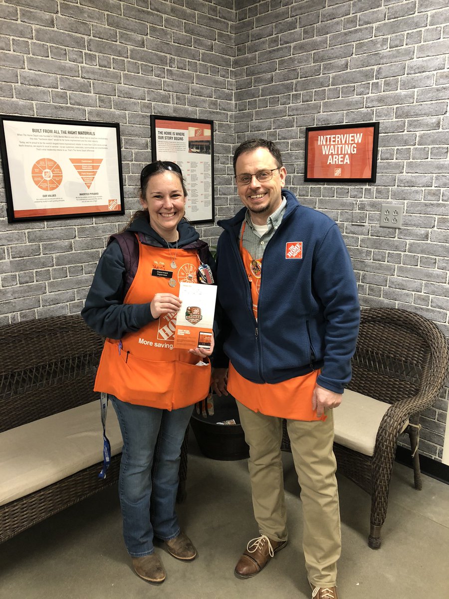 Keri receiving her Triple Bronze Homer award !  Outstanding job!  <a href="/wayne2314/">Wayne Williams</a> <a href="/RisleyJeff/">Jeff Risley</a> @AmandaW2314 <a href="/KeriHarris2013/">Keri Harris</a> <a href="/jody_delicato/">Jody Delicato</a> <a href="/EddieLadd/">Eddie Ladd</a> <a href="/1974matthall/">Matt Hall</a> <a href="/Tom9683/">Tom Fetzer</a> <a href="/ColeM32/">Molly Cole</a> <a href="/NancyFarley3197/">Nancy Farley</a> <a href="/Scottk50/">Scott Knight</a> <a href="/Stephan93577845/">Stephanie</a>