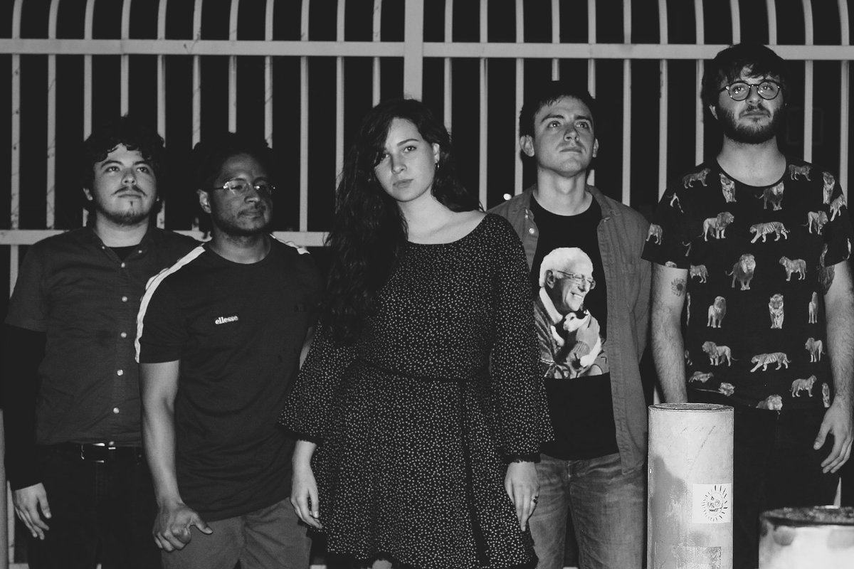 soundwavejordan's tweet photo. 💜🖤 Womanhouse 🖤💜
Check out their EP on Spotify!
#Womanhouse #MusicPhotography #MiamiMusic
📸: @soundwavejordan https://t.co/Y3ySq18Sx6