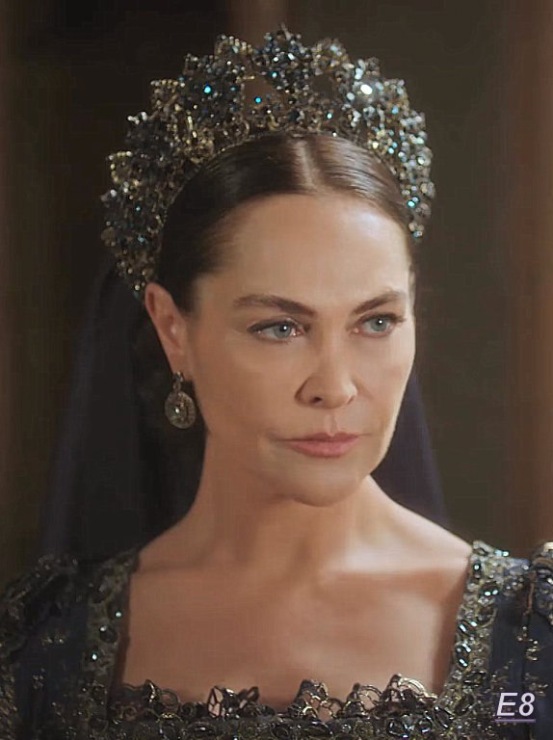 Софие лет. Софие лет. Софие лет. Сафие хатун великолепный век. Короны сафие султан.