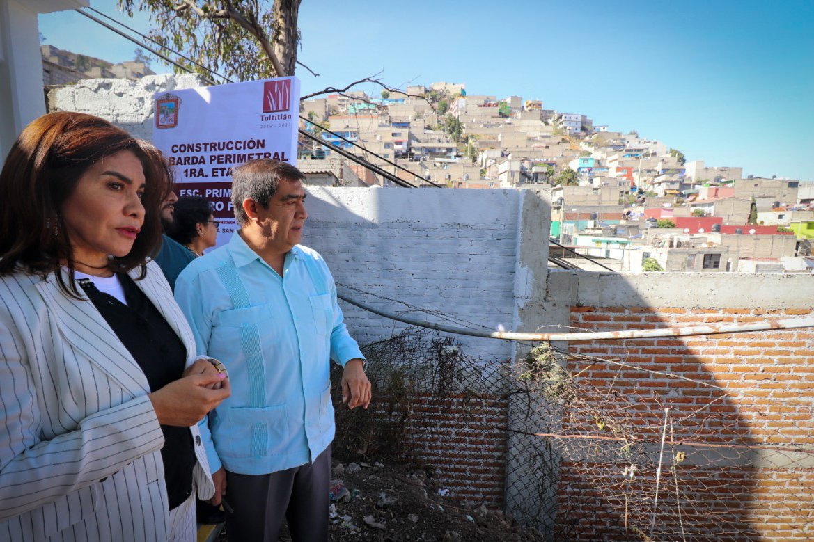ElenaGarciaMtz_'s tweet photo. Para mejorar las condiciones educativas de nuestras niñas y niños, entregamos las instalaciones del comedor escolar, la barda perimetral y el arco techo en la Primaria Isidro Fabela de la Colonia Rinconada San Marcos. https://t.co/CFB4fs7rKW