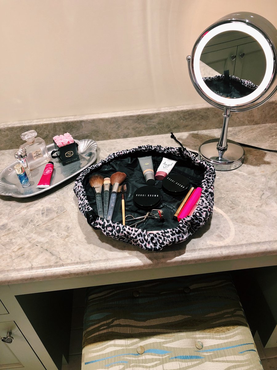 From your vanity to on-the-go, makeup is made easy with <a href="/layngo/">LAY/N/GO</a>'s Cosmo bag✨💄

#LayNGo #Travel #Cosmetics #Home #Vanity #Beauty #Makeup #Skincare #Essentials #Love #MustHave #BeautyBasics