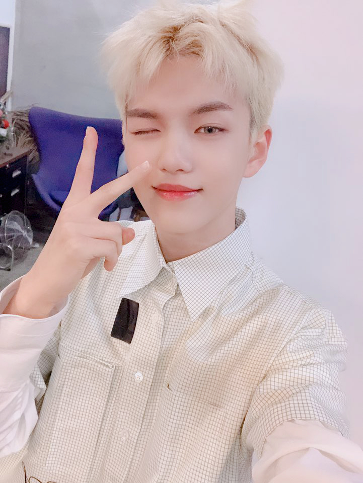 vericrazy_'s tweet photo. ❛ 𝐋𝐞𝐭'𝐬 𝐬𝐡𝐨𝐰 𝐰𝐡𝐨 𝐰𝐞 𝐚𝐫𝐞 ! ( % ) verıcrαzч song updαte : dα̈mon's choıce. | #TXT_MagicIsland

La primer recomendación musical luego de nuestro debut y con más que genial canción, ideal para pasar con más calidez estos frescos días, stream Magic Island. !¡ https://t.co/svsPIqGCT4