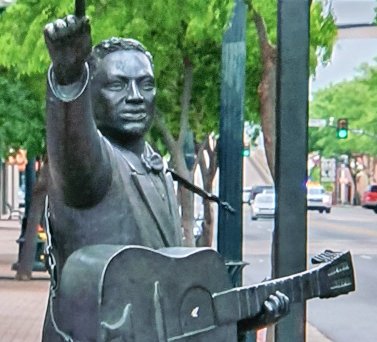 Quizbritain's tweet photo. Thoroughly enjoyed the @BBCFOUR @ @billybragg documentary about the birth of skiffle. Having witnessed first hand the recent anniversary of THE Lonnie Donegan song at the Cadogan Hall, it's an important railroad journey back to New Orleans with Leadbelly. #RockIslandLine https://t.co/h9htfh6VdK