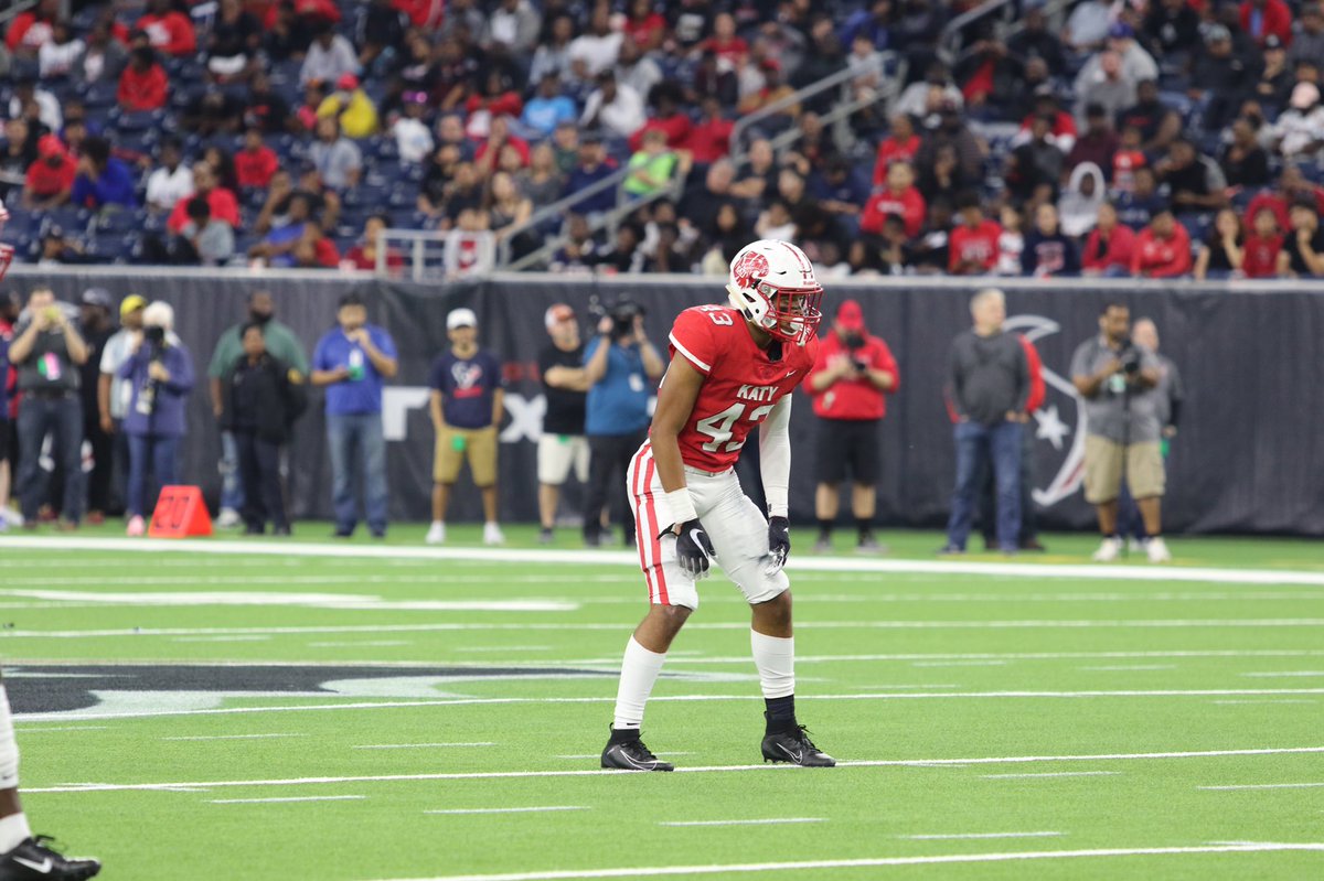 daltonnn_J's tweet photo. I am truly honored and humbled to be elected as a Katy High School team captain for the 2020-21 football season. Thankful to have a great group of teammates, coaches, and an amazing community #katynation https://t.co/lQUWd3u5Kb