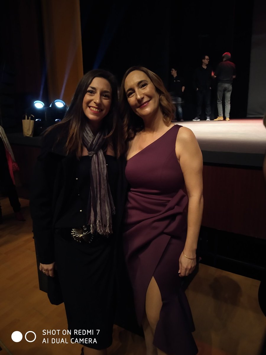 VivenciasL's tweet photo. Siempre es un placer #abrazarte en la @Edicirculorojo en la gala o ¡donde me pille! Mola sonreír a tu lado @RaquelMartnezGa #premioscirculorojo2020 🥰 #love https://t.co/GKdOyFW4wL